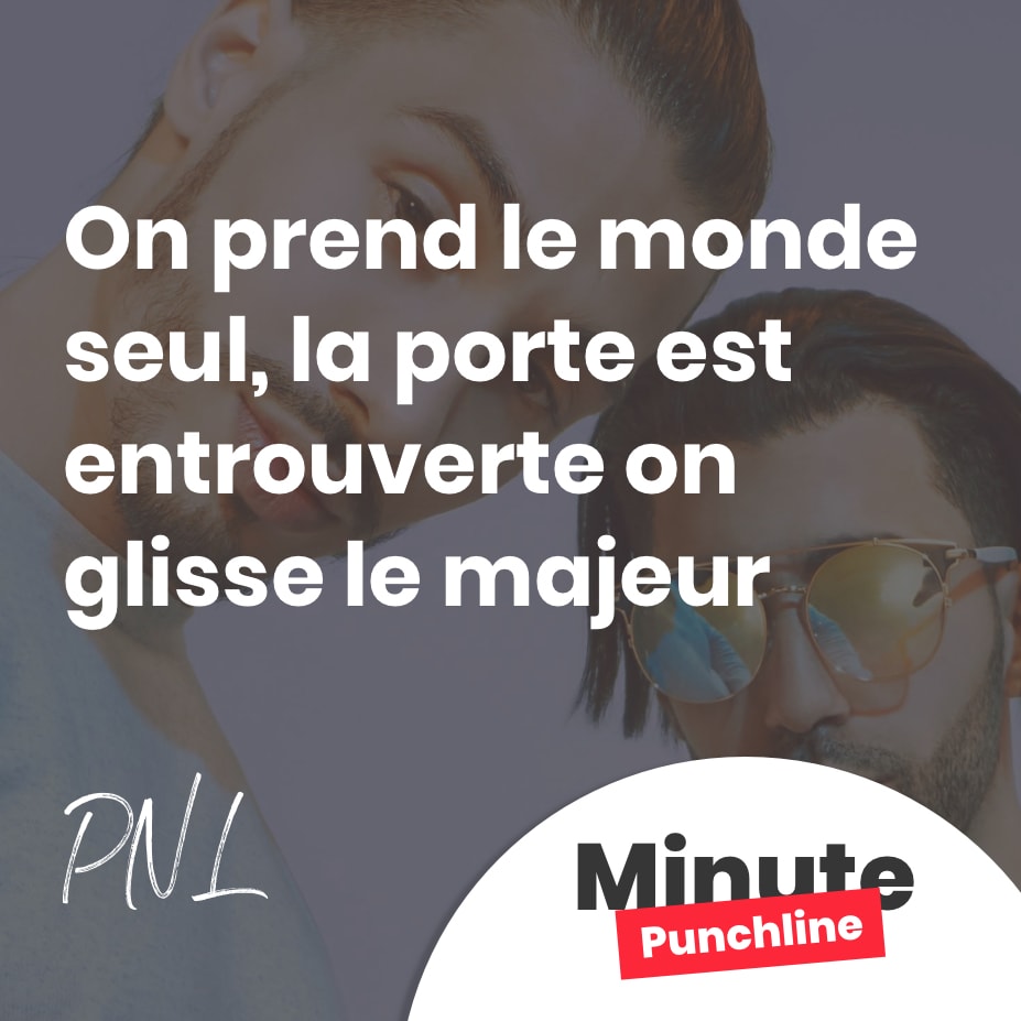 On prend le monde seul, la porte est entrouverte on glisse le majeur